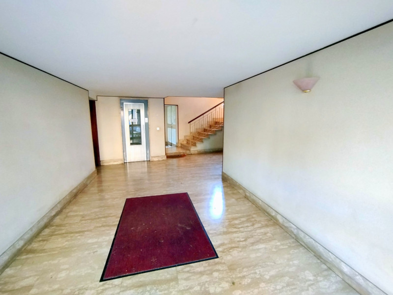 Se stai cercando un appartamento spazioso e luminoso, circondato da un ampio terrazzo panoramico,...