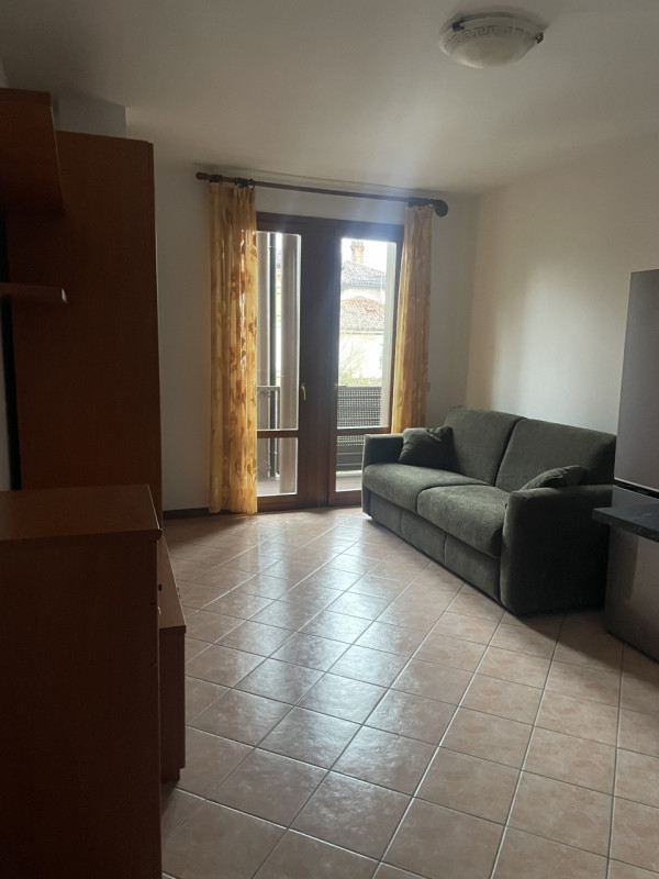 Monolocale in affitto a Conegliano.
Proponiamo in zona tranquilla e ben servita monolocale lumino...