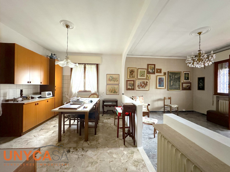 Casa singola sita in zona strategica a Tencarola, con tutte le comodità a due passi da casa.

Ide...