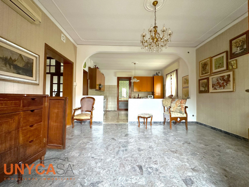 Casa singola sita in zona strategica a Tencarola, con tutte le comodità a due passi da casa.

Ide...