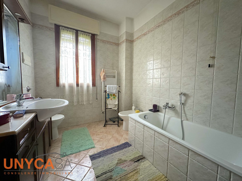 Casa singola sita in zona strategica a Tencarola, con tutte le comodità a due passi da casa.

Ide...