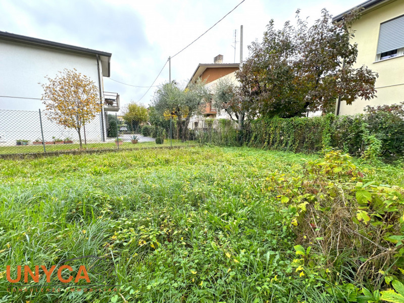 Casa singola sita in zona strategica a Tencarola, con tutte le comodità a due passi da casa.

Ide...