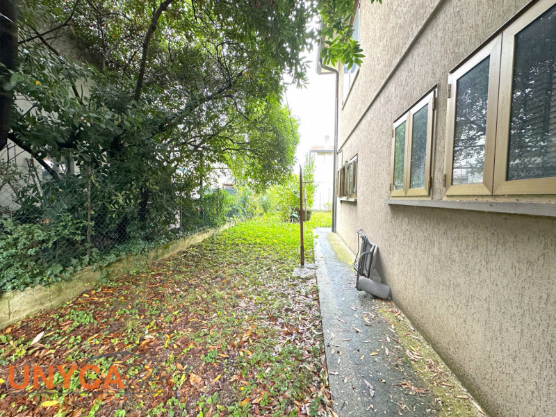 Casa singola sita in zona strategica a Tencarola, con tutte le comodità a due passi da casa.

Ide...