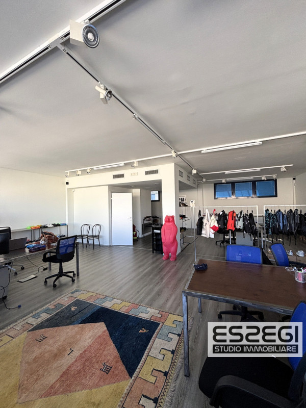 UFFICIO IN VENDITA NOVENTA PADOVANA*CAMIN* Nelle immediate vicinanze alla tangenziale e comodo al...