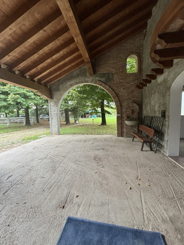 LOREGGIA. Scoprite la vostra oasi di tranquillità con questa ampia villa contemporanea immersa ne...