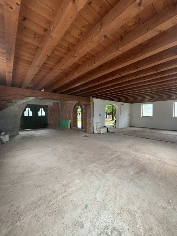 LOREGGIA. Scoprite la vostra oasi di tranquillità con questa ampia villa contemporanea immersa ne...