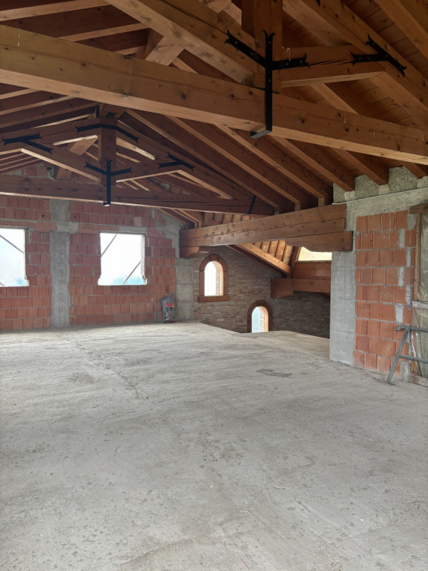 LOREGGIA. Scoprite la vostra oasi di tranquillità con questa ampia villa contemporanea immersa ne...