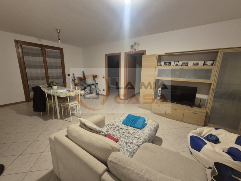 SONO RICHIESTE REFERENZE E DUE CONTRATTI DI LAVORO A TEMPO INDETERMINATO.
SI PREGA DI INVIARE UNA...