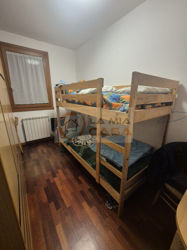 SONO RICHIESTE REFERENZE E DUE CONTRATTI DI LAVORO A TEMPO INDETERMINATO.
SI PREGA DI INVIARE UNA...