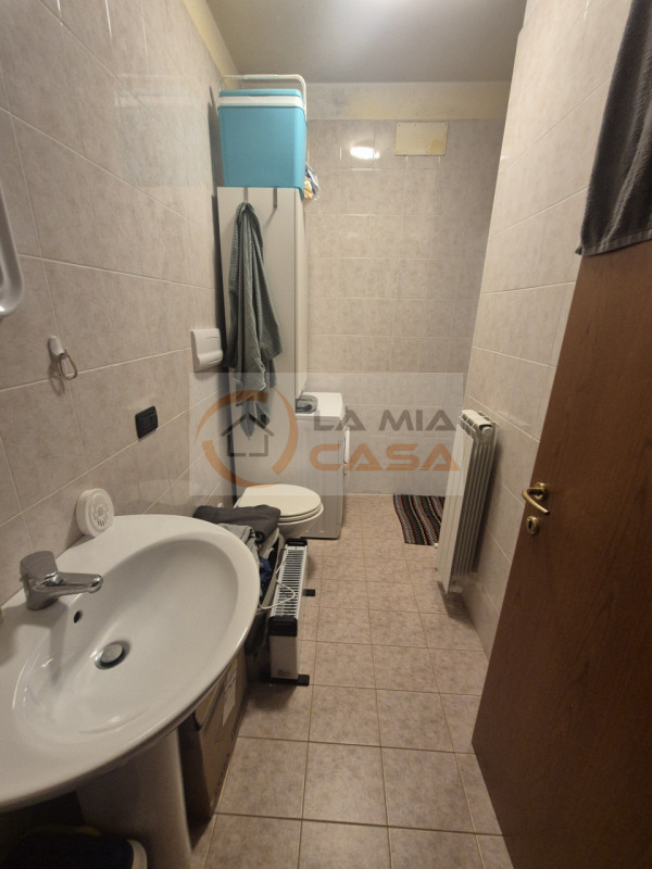 SONO RICHIESTE REFERENZE E DUE CONTRATTI DI LAVORO A TEMPO INDETERMINATO.
SI PREGA DI INVIARE UNA...