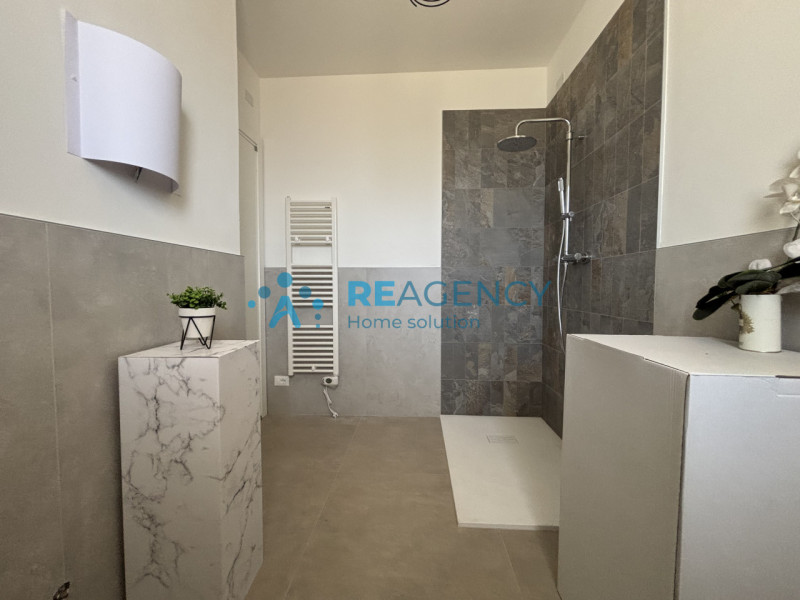 Se stai cercando un’abitazione moderna e confortevole, immersa nel verde ma a pochi passi dal cen...