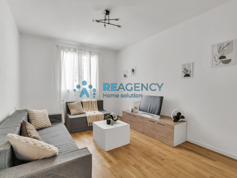 Se stai cercando un’abitazione moderna e confortevole, immersa nel verde ma a pochi passi dal cen...