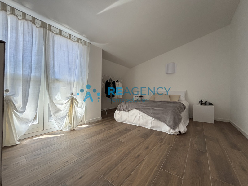 Se stai cercando un’abitazione moderna e confortevole, immersa nel verde ma a pochi passi dal cen...