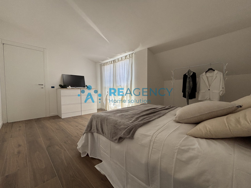 Se stai cercando un’abitazione moderna e confortevole, immersa nel verde ma a pochi passi dal cen...