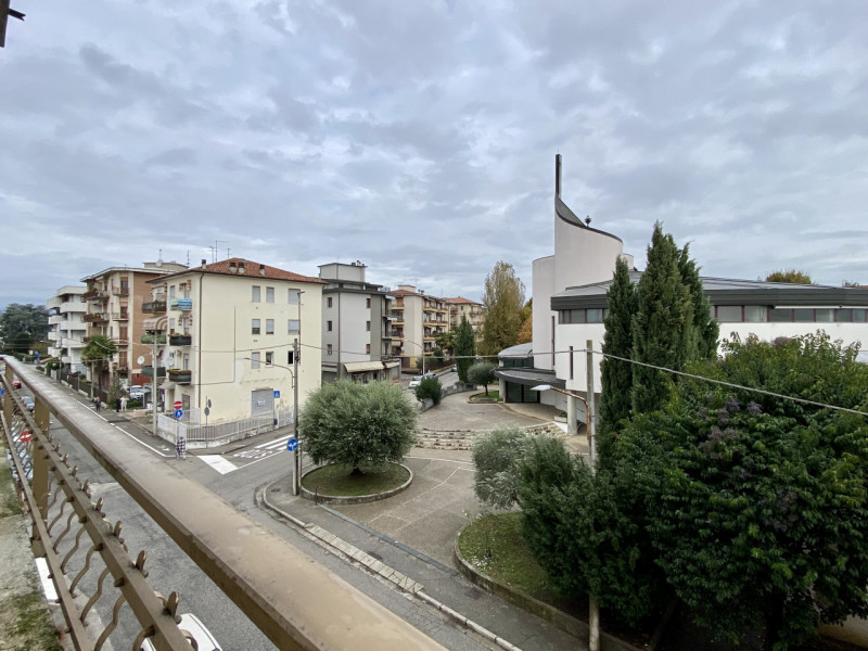 San Francesco. In una zona centralissima e allo stesso tempo tranquilla, proponiamo in vendita ap...