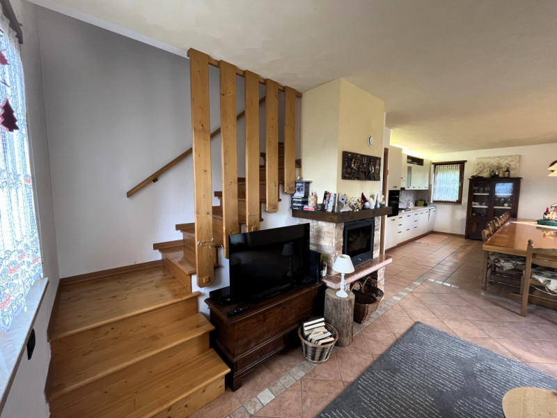 Nel cuore dell'incantevole altopiano dei Sette Comuni, vi presentiamo una splendida porzione di t...