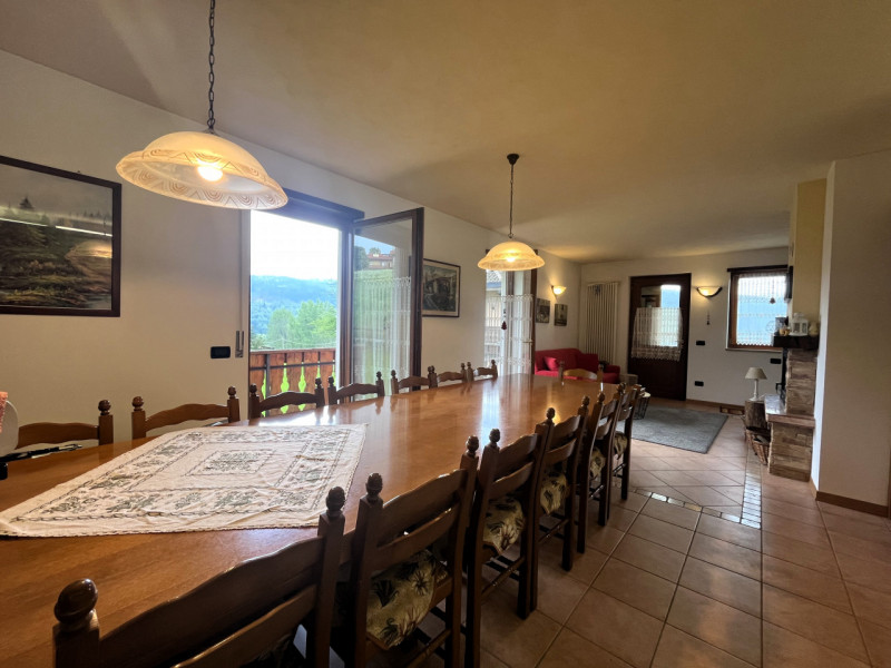 Nel cuore dell'incantevole altopiano dei Sette Comuni, vi presentiamo una splendida porzione di t...