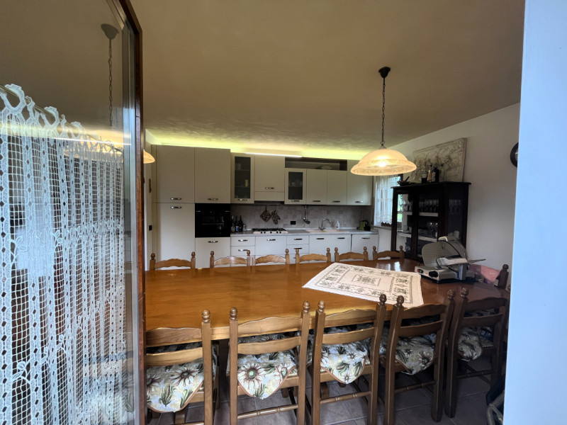 Nel cuore dell'incantevole altopiano dei Sette Comuni, vi presentiamo una splendida porzione di t...