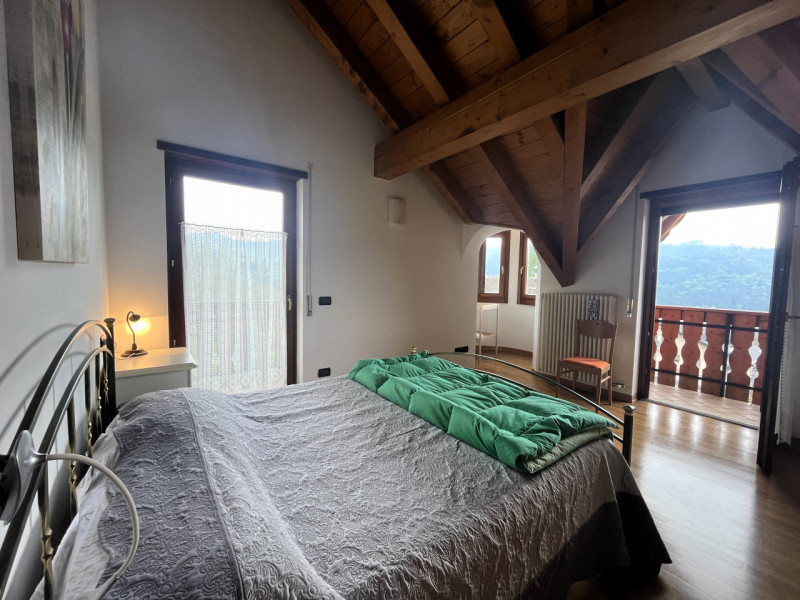 Nel cuore dell'incantevole altopiano dei Sette Comuni, vi presentiamo una splendida porzione di t...