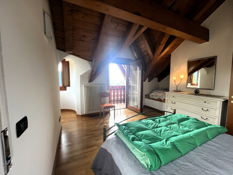 Nel cuore dell'incantevole altopiano dei Sette Comuni, vi presentiamo una splendida porzione di t...