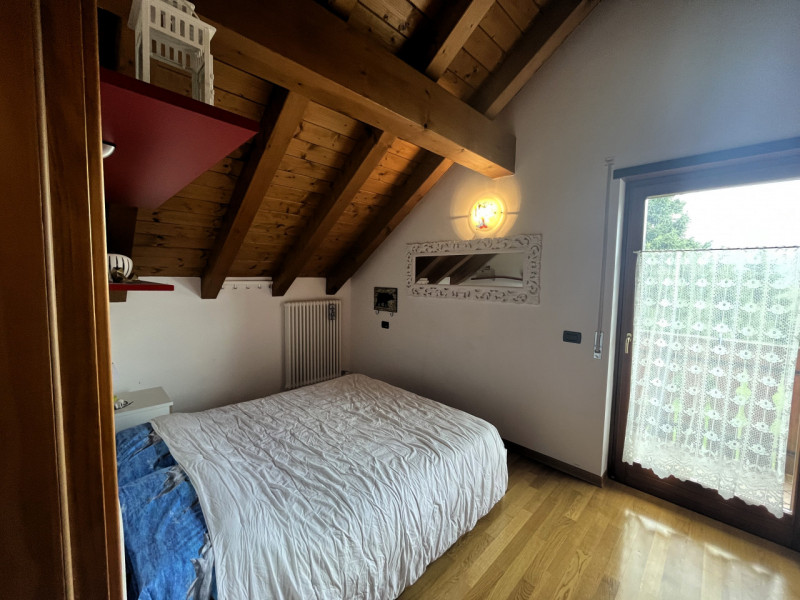 Nel cuore dell'incantevole altopiano dei Sette Comuni, vi presentiamo una splendida porzione di t...