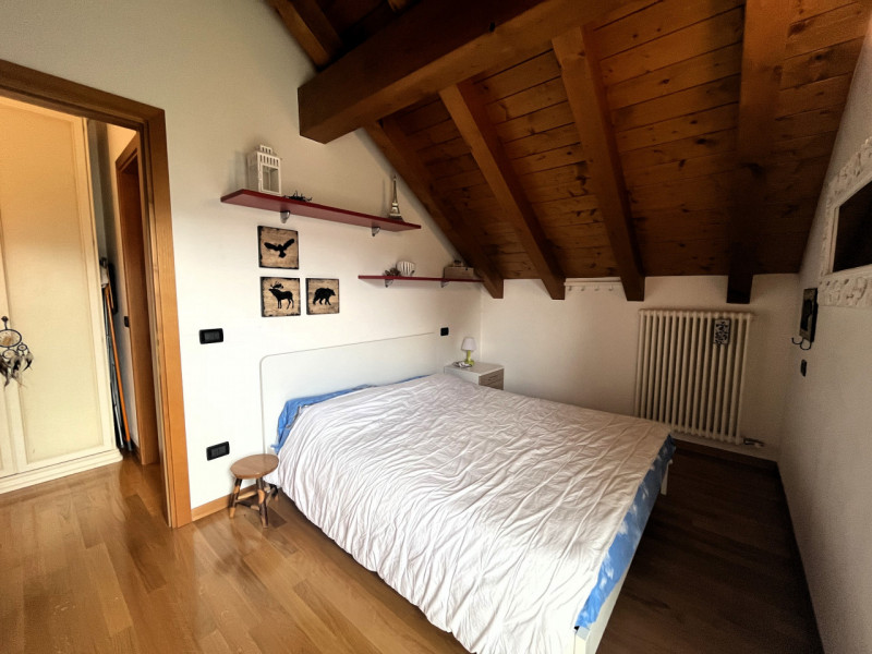 Nel cuore dell'incantevole altopiano dei Sette Comuni, vi presentiamo una splendida porzione di t...