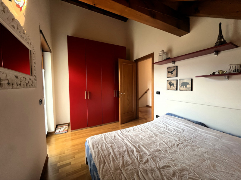 Nel cuore dell'incantevole altopiano dei Sette Comuni, vi presentiamo una splendida porzione di t...