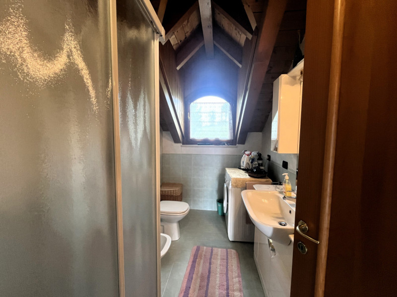 Nel cuore dell'incantevole altopiano dei Sette Comuni, vi presentiamo una splendida porzione di t...