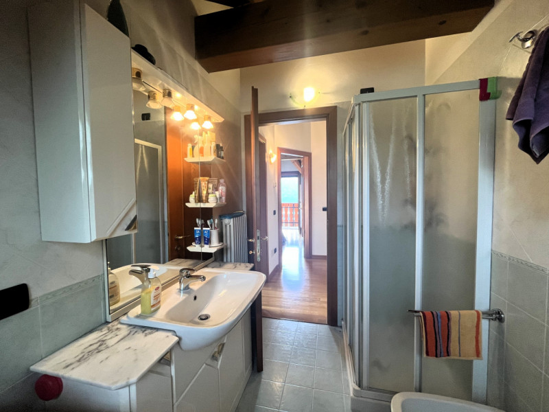 Nel cuore dell'incantevole altopiano dei Sette Comuni, vi presentiamo una splendida porzione di t...