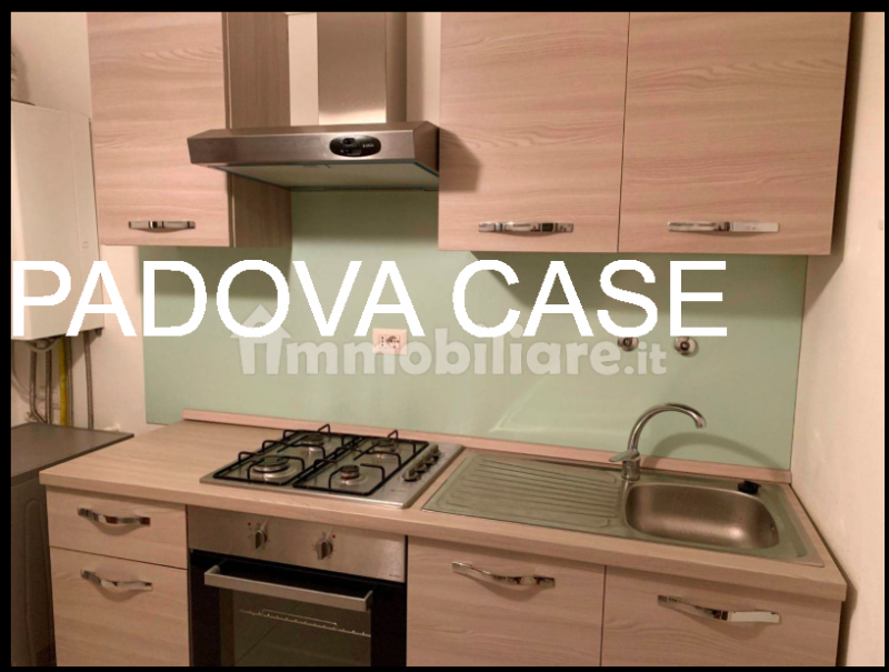 appartamento composto da: 

INGRESSO
RIPOSTIGLIO
CUCINA CON ACCESSO AL POGGIOLO 
SOGGIORNO CON AC...