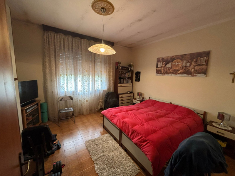 Proponiamo in vendita, a poca distanza dal centro del comune di Vò, splendida porzione di bifamil...