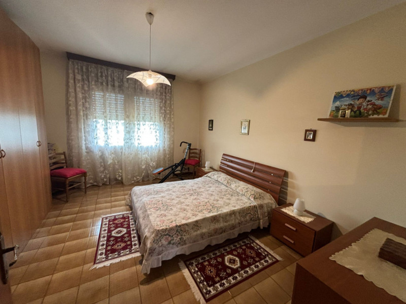 Proponiamo in vendita, a poca distanza dal centro del comune di Vò, splendida porzione di bifamil...