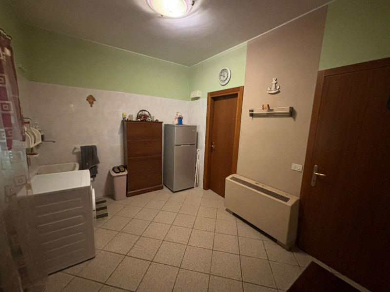 Proponiamo in vendita, a poca distanza dal centro del comune di Vò, splendida porzione di bifamil...