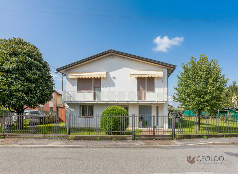 VIGONZA CENTRO: In quartiere residenziale centralissimo vi proponiamo una nostra esclusiva. Tratt...