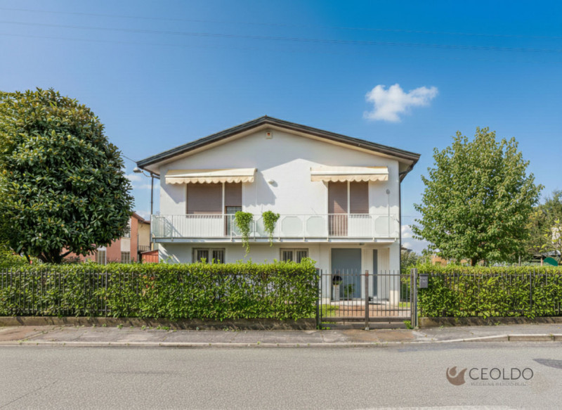 VIGONZA CENTRO: In quartiere residenziale centralissimo vi proponiamo una nostra esclusiva. Tratt...