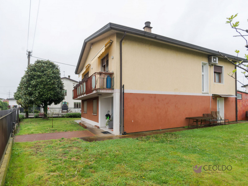 VIGONZA CENTRO: In quartiere residenziale centralissimo vi proponiamo una nostra esclusiva. Tratt...