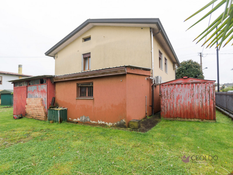 VIGONZA CENTRO: In quartiere residenziale centralissimo vi proponiamo una nostra esclusiva. Tratt...