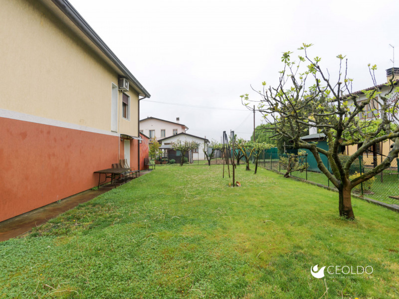 VIGONZA CENTRO: In quartiere residenziale centralissimo vi proponiamo una nostra esclusiva. Tratt...
