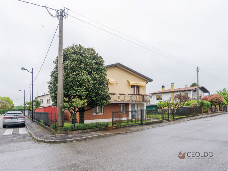 VIGONZA CENTRO: In quartiere residenziale centralissimo vi proponiamo una nostra esclusiva. Tratt...