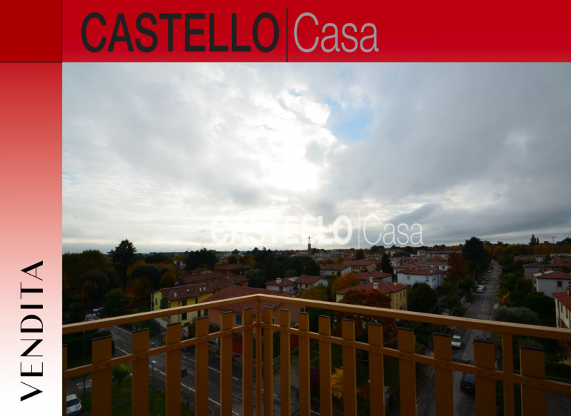 Nel centro di Castelfranco Veneto, proponiamo in vendita un ampio appartamento completamente rist...