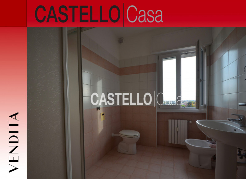 Nel centro di Castelfranco Veneto, proponiamo in vendita un ampio appartamento completamente rist...