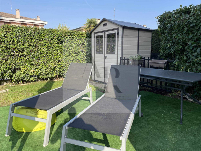 Vigonza - Loc. Perarolo: Proponiamo in locazione, su palazzina di recente costruzione in centro P...