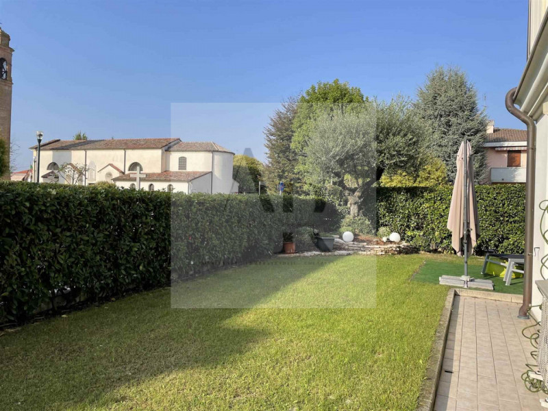 Vigonza - Loc. Perarolo: Proponiamo in locazione, su palazzina di recente costruzione in centro P...