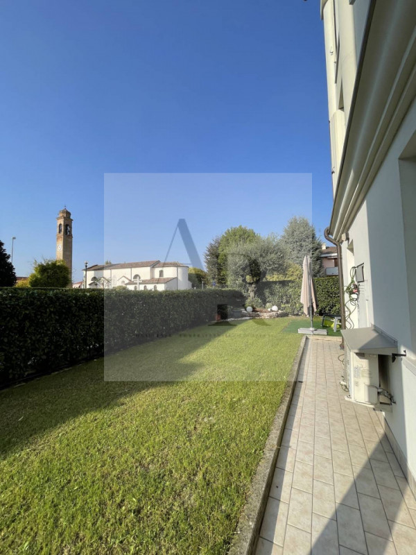 Vigonza - Loc. Perarolo: Proponiamo in locazione, su palazzina di recente costruzione in centro P...