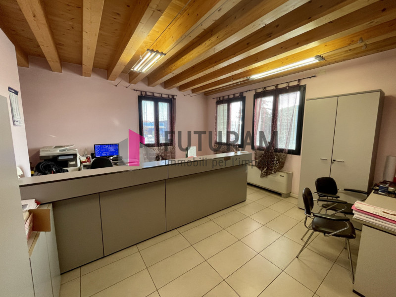 Mestrino (pd) - riferimento 2MAT - tel. 340 33 58 378
Nostra esclusiva 
Vendesi capannone singolo...