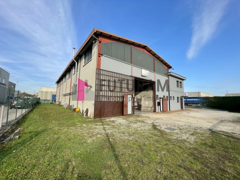 Mestrino (pd) - riferimento 2MAT - tel. 340 33 58 378
Nostra esclusiva 
Vendesi capannone singolo...