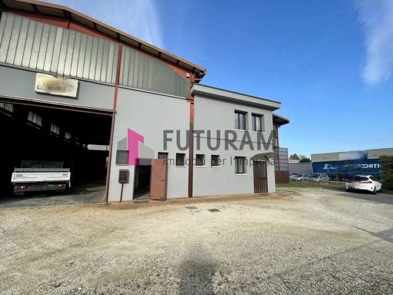 Mestrino (pd) - riferimento 2MAT - tel. 340 33 58 378
Nostra esclusiva 
Vendesi capannone singolo...