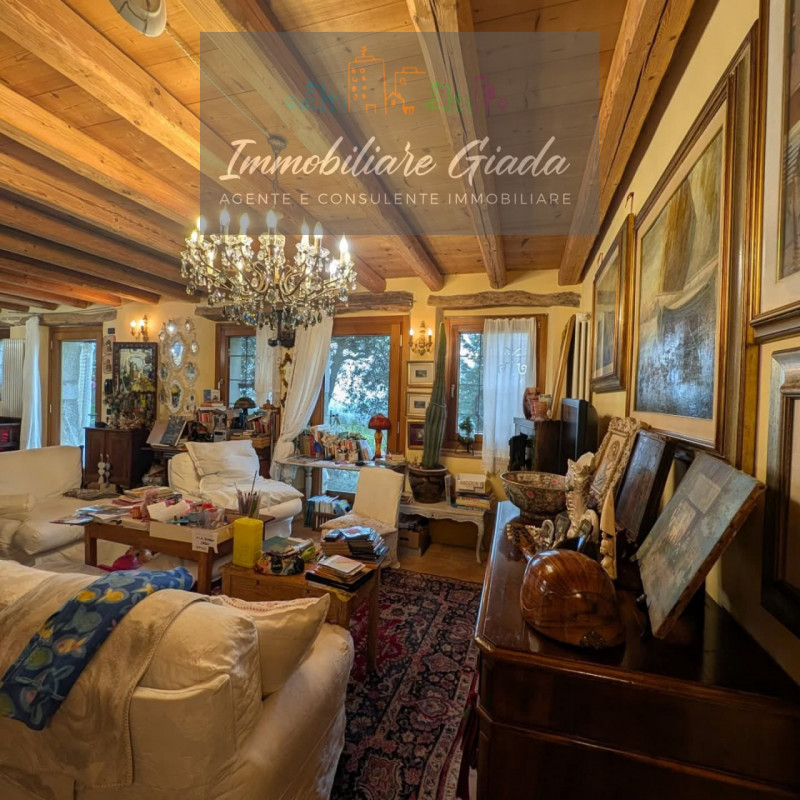 Villa tipica di collina con terreno e doppia unità abitativa – un’oasi di natura e tranquillità

...