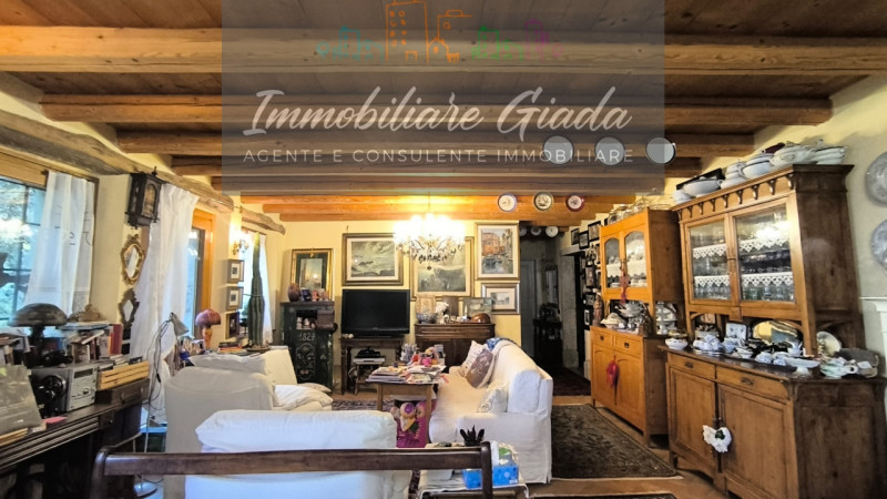 Villa tipica di collina con terreno e doppia unità abitativa – un’oasi di natura e tranquillità

...