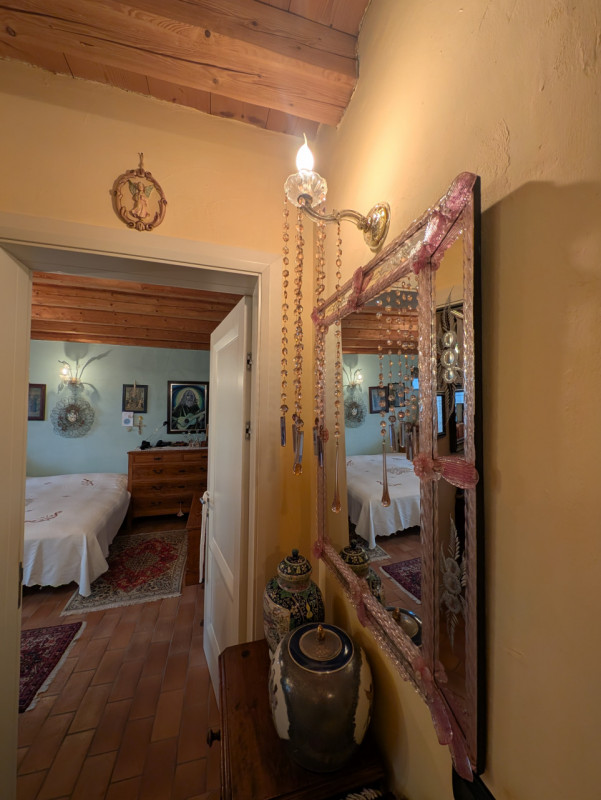 Villa tipica di collina con terreno e doppia unità abitativa – un’oasi di natura e tranquillità

...